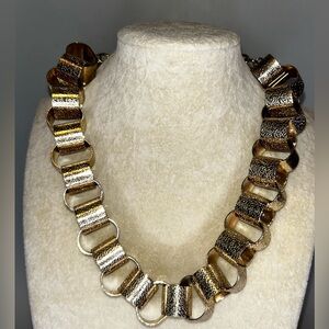 NWOT gold tone chunky link hammered necklace